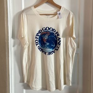 Old Navy "Good Planets Are Hard To Find" XXL Tall Short Sleeve T